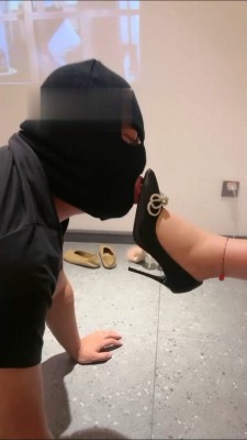 【璐主S】舔脚/舔鞋/耳光/吃烟灰/脚喂食 bf16351