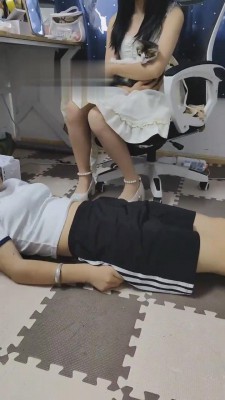 【蟹宝s】双闺蜜羞辱开发抖M舍友 bf16516