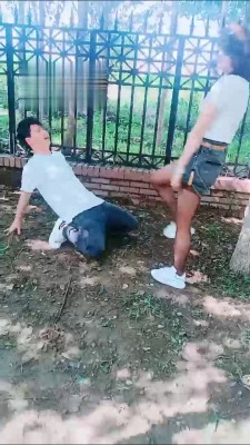 【南城天姬】户外逮住偷窥奴遛狗 bf16648