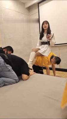 【万灵】洗浴中心多女王群调群虐 bf16681