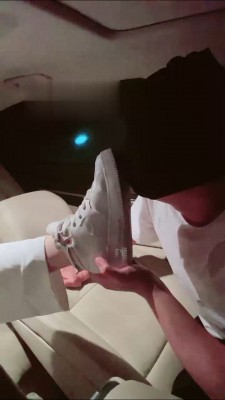 【嘉文】车内恋足舔脚专场 bf16478