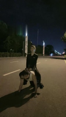 【妮可】夜间户外马路遛狗骑马 bf17158