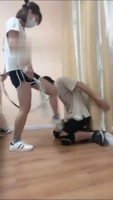 【云云酱】清纯学生主重度踢打虐 bf13872