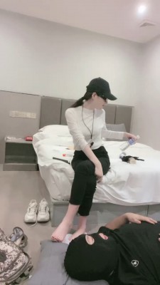 【晶晶大人】原味裸足让狗舔 bf17127