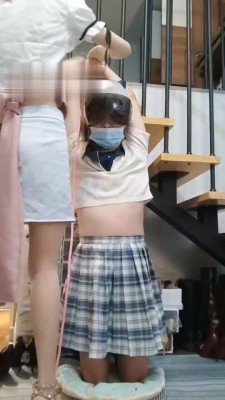 【丫丫】学生S吊绑贱狗虐打 bf17151