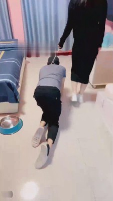 【夏娃】继母把狗儿子圈养在家虐 bf13932