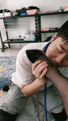 【内蒙一一】让圈养狗奴伺候我 bf17345