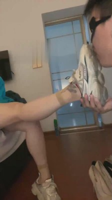 【不知名美女】多双脏鞋子清理专场 bf17176