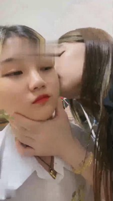 【领主老大】发骚女奴被驯化成擦鞋器 bf17437