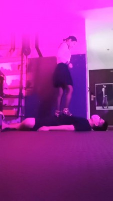 【美妙S】学生妹全体重踩踏 bf17425