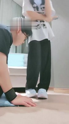 【妮蔻】脏臭小白鞋羞辱小弟弟 bf17736