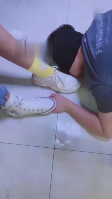 【小劳拉】3S素人暴力虐待气味羞辱  bf17524