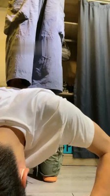 【骨精精】清理脏鞋底/脚喂食 JS220831