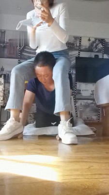 【奶欲】惩罚迟到狗当坐垫 bf18077