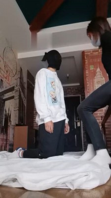 【S奶欲】吊打贱狗棉袜深喉 bf18201