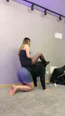 【莴汐】高跟黑丝全体重踩 bf18139