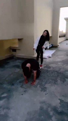 【冷凝大大】户外天台全体重踩踏 bf18456