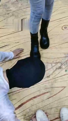 【暴力美学】户外发现小乞丐虐成狗【双视角版】 bf18586