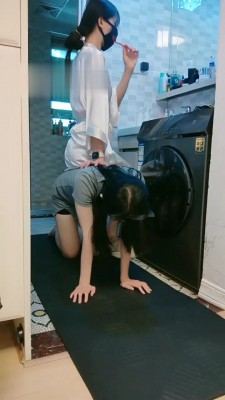 【暴力美学】女M伺候起居 bf18794