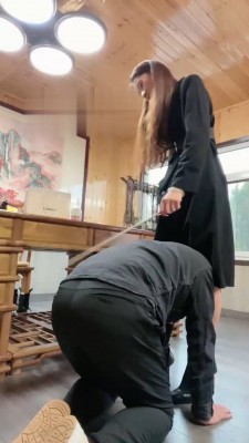 【沅芷大人】御姐范严厉鞭打贱狗 bf19194