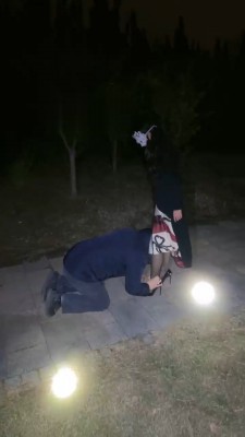 【妆主大人】户外路遇bt跟踪狂 bf19409