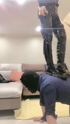 【靴嘉倪】长靴超酷女S虐狗 bf19480