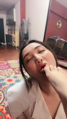 【小祖宗】情侣奴伺候舔脚