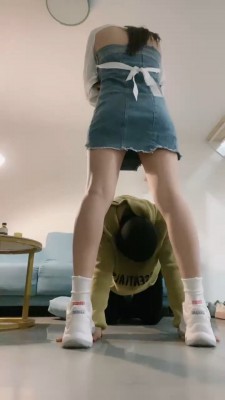 【晨颜】御姐运动鞋白袜辱狗 bf20117