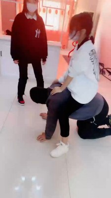 【精神小妹】教多名素人学生主玩sm bf20129