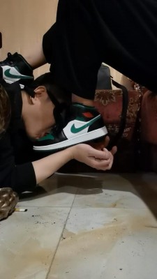 【文文文】恶毒小姐姐的脚奴 bf20333