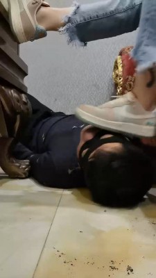 【文文文】素人小姐姐踩狗脸 bf20416