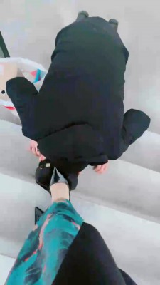 【媚朵】旗袍女S楼道调奴舔脚踩狗爪 bf20875