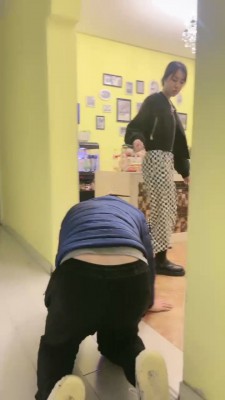 【辣妈】宾馆一楼公开处刑狗 bf20951