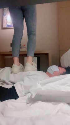 【筱七S】小白鞋黑船袜踩狗 bf21211