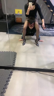 【一纸S】高跟丝袜诱惑踩踏恋足深喉贱狗 bf21202