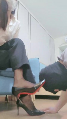 【妮蔻】高跟丝袜踩踏 bf21077