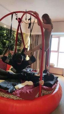 【二宝】惩罚跑骚狗-人体秋千/踩踏/深喉 bf21074