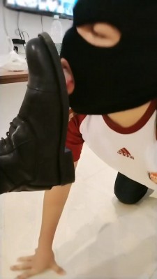 【广州小鱼姐姐】脏长靴踩食物喂食 bf21268