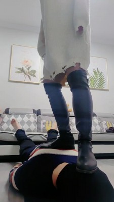 【飞扬女王】长靴高跟丝袜全体重踩踏 bf21338