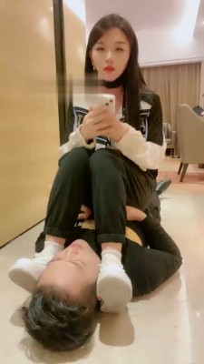 【雪琪琪】精神小妹白鞋舔/吃袜子/吃口水 bf21573