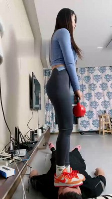 【麋鹿银儿】当着素人面tj-踩踏/骑马/虐打 bf21514