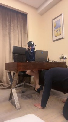 【迟冷熙S】剧情：办公室女上司教训废物下属 bf21972