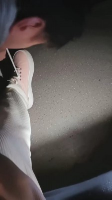 【奶味小仙女】电影院舔鞋舔脚调 bf22552