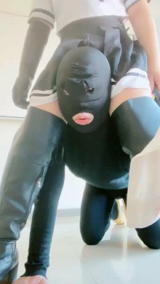 【佳琪女王】学生朱长靴踢裆训狗舔脚 bf22570