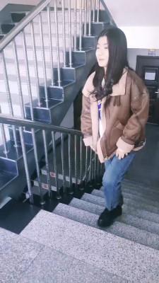 【吴迪】素人短靴脚踩喂食 bf22717