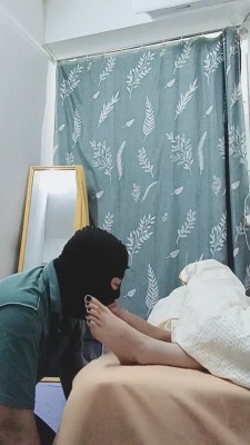 【美娜格格】家奴舔脚伺候起床 bf22732