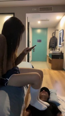 【田甜圈】模特白袜脚踩脚垫 bf22731