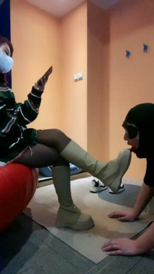 【伍玥】长靴+运动鞋踩小胖 bf22744