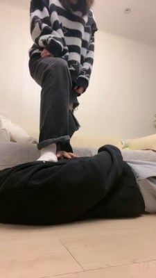 【酒酿丸子】白袜小姐姐全体重踩踏 bf22925