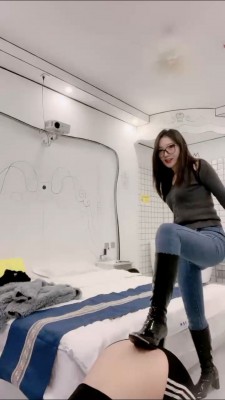 【夏娃】长靴御姐蹂躏贱狗 bf22785